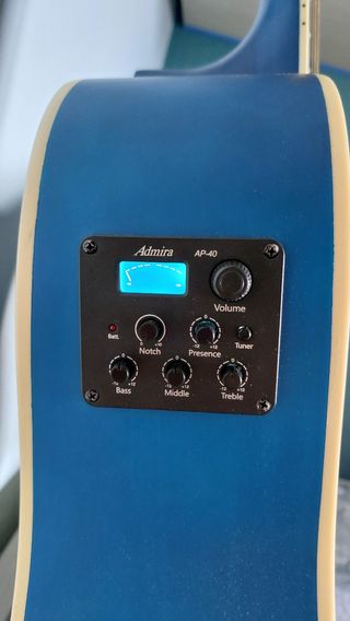 GUITARRA acústica azul, ADMIRA.