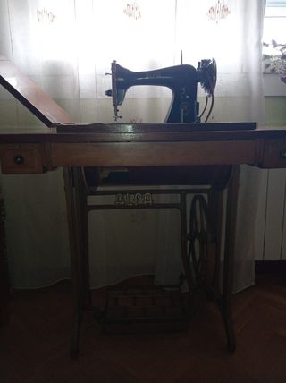 Maquina de coser Alfa