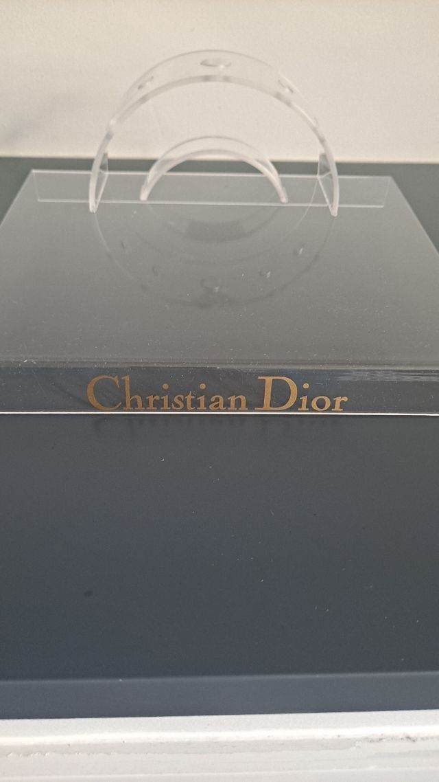 EXPOSITOR BROCHAS. DIOR
