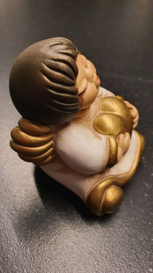 Angelo Thun 8 cm seduto con cuore dorato