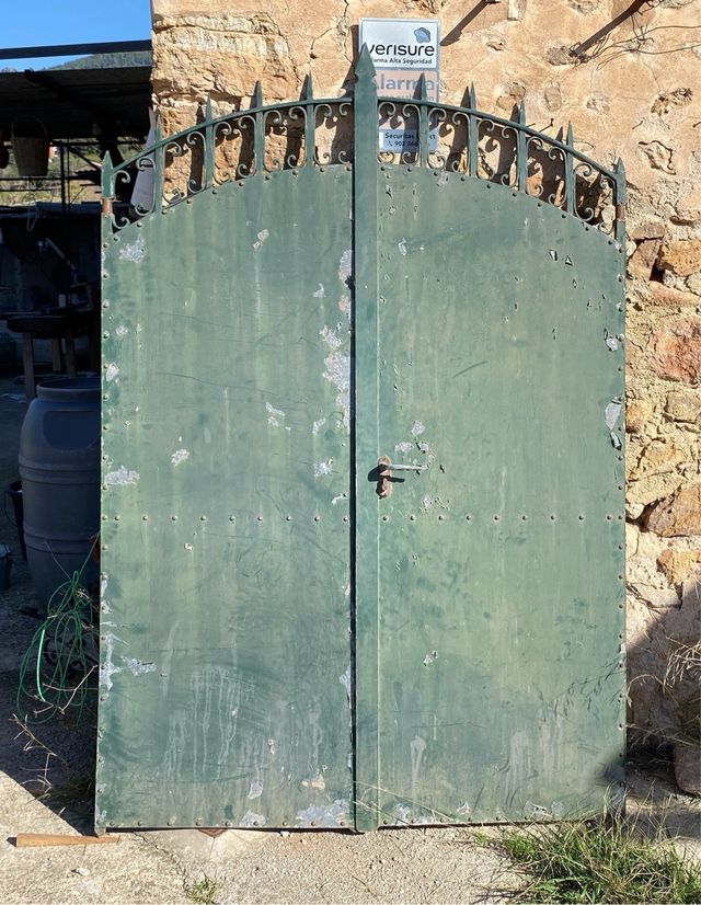 Puerta metalica de 2 hojas