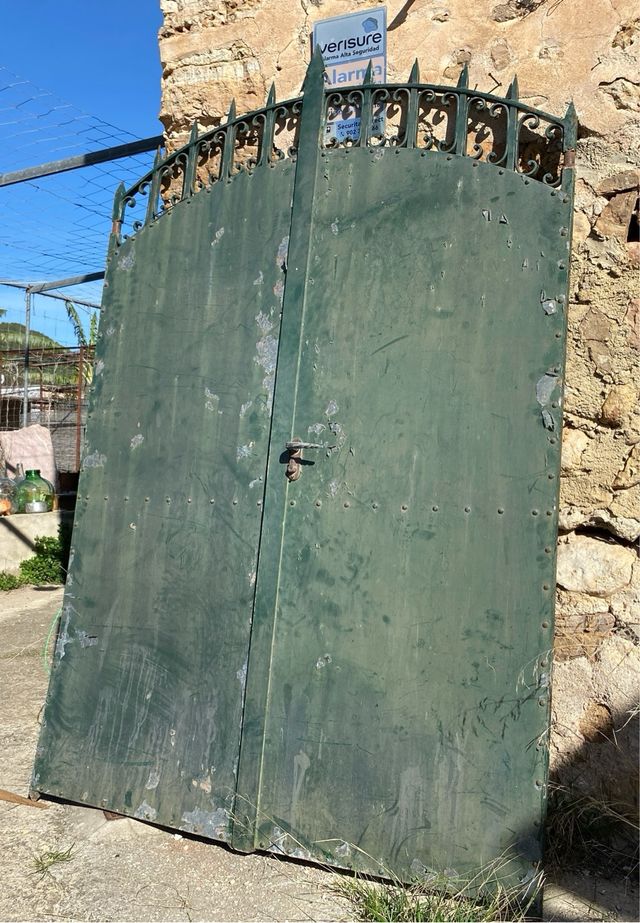 Puerta metalica de 2 hojas