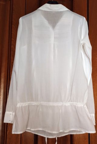 Blusa blanca de Stradivarius 