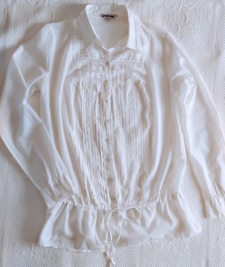 Blusa blanca de Stradivarius 