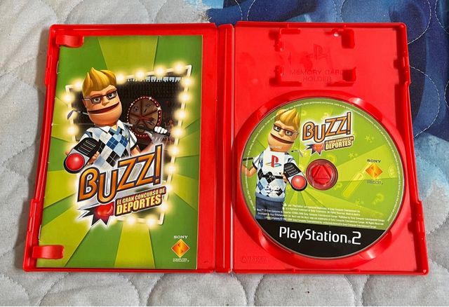 Juego Buzz y con sus mandos. ps2