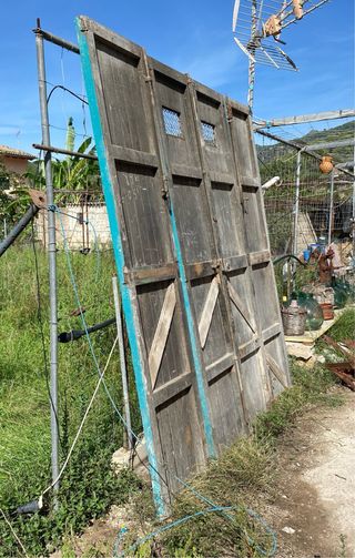 Puerta de madera de norte