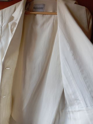 Traje de americana y falda color marfil