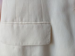 Traje de americana y falda color marfil