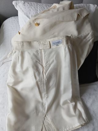 Traje de americana y falda color marfil