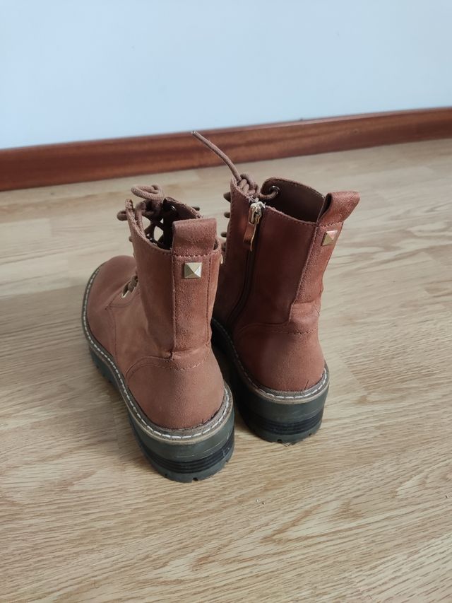 Botas camurça castanhas Stradivarius