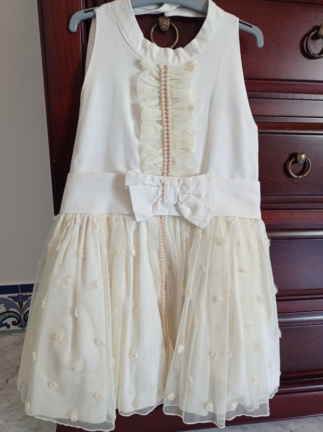 Vestido de niña beige de tiranta