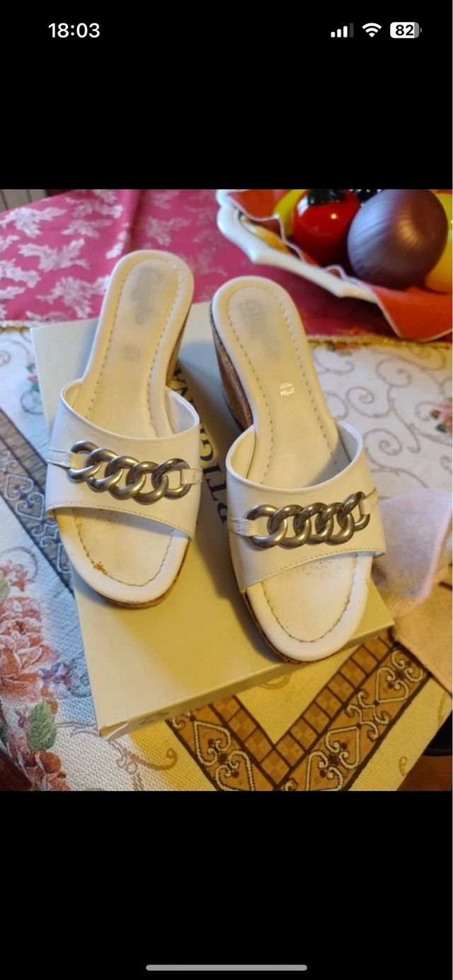 Sandalo sabot bianco con zeppa