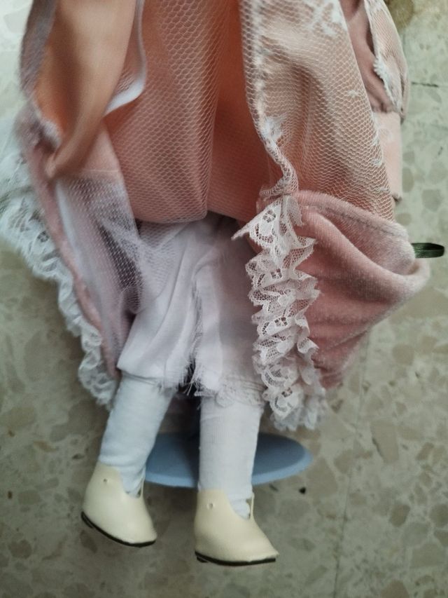 Muñeca antigua de porcelana