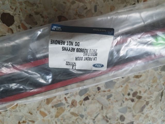Moldura puerta Ford fusion