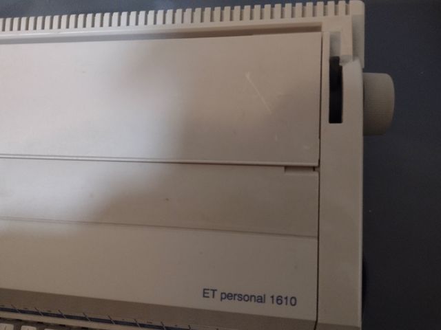 Maquina de escribir eléctrica Olivetti