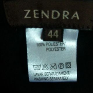 Falda de mujer con pliegues