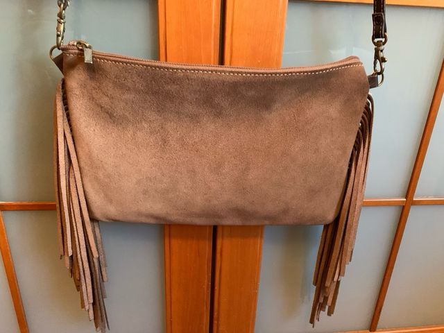 Bolso bandolera de ante.