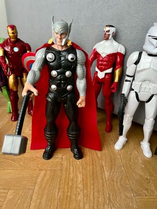 Muñecos Marvel, Star Wars y DC