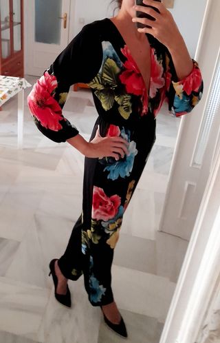 Mono largo negro estampado flores