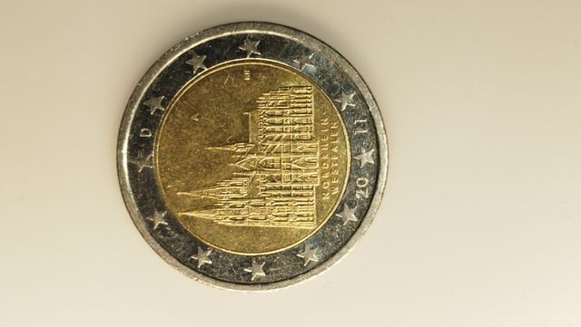 Moneda 2 euros conmemorativa fallo