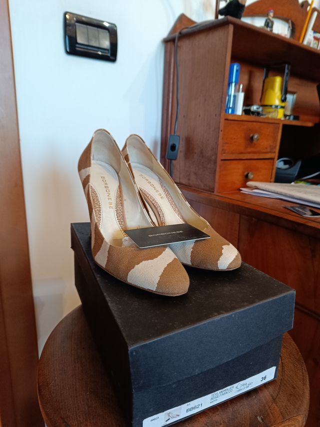 Scarpe Borbonese con tacco