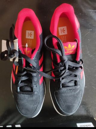 adidas leonero red