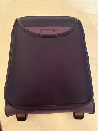 Maleta blanda de cabina extensible marca Delsey