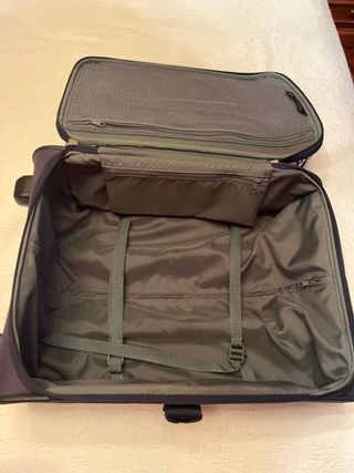 Maleta blanda de cabina extensible marca Delsey