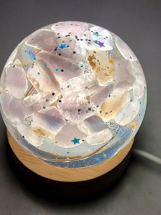 Lampada con pietre naturali