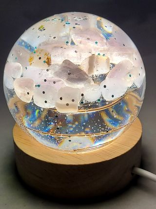 Lampada con pietre naturali