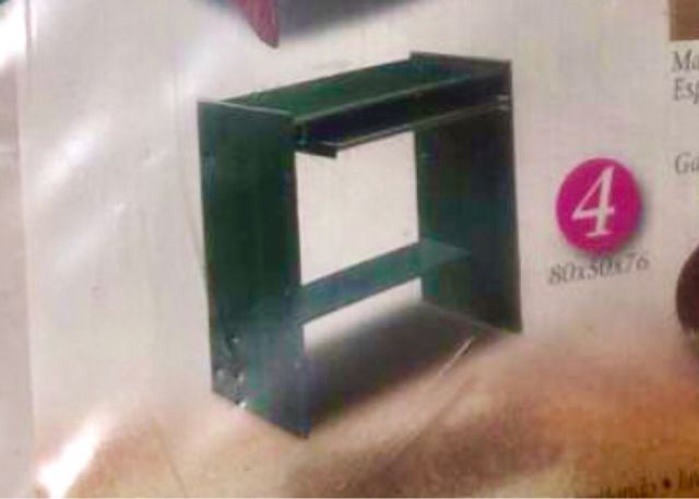 Mesa de madera de pino barnizada miel