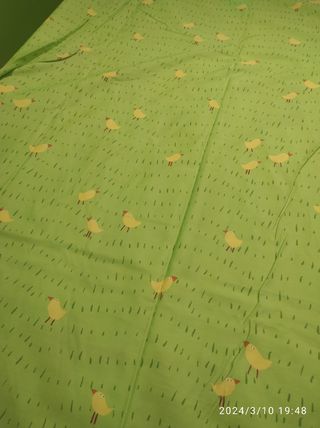 Cortinas infantiles, más edredón a juego.