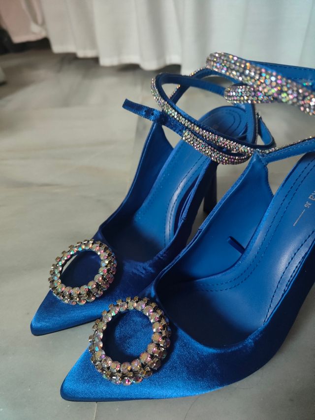 Tacones azules con brillo
