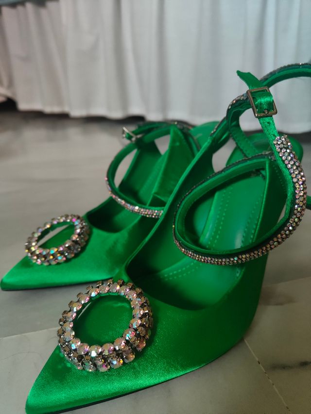 Tacones verdes con brillo