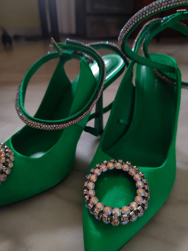 Tacones verdes con brillo