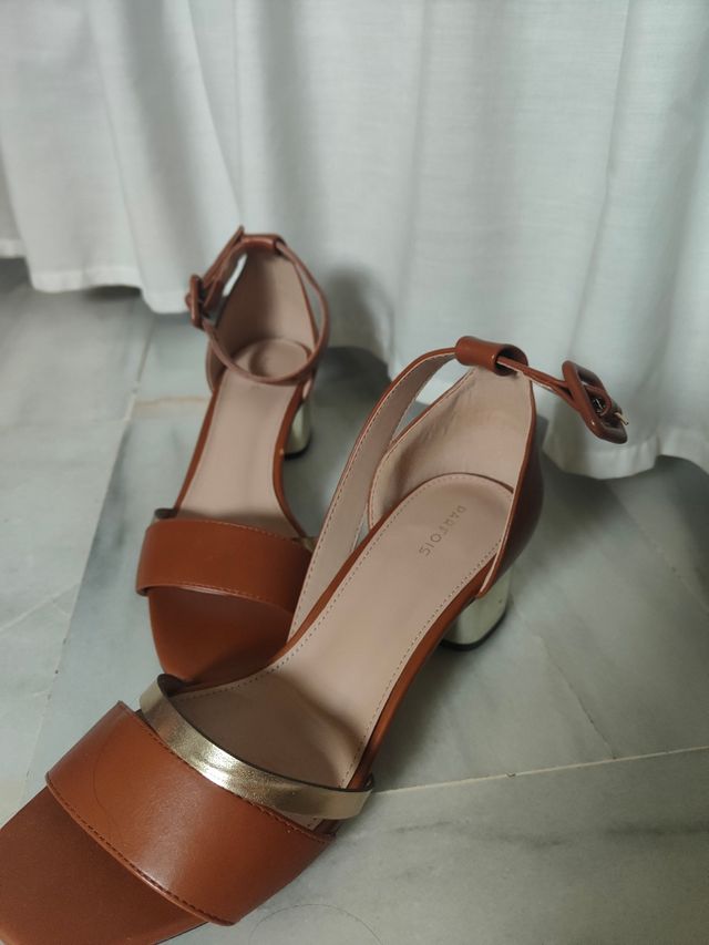 Sandalias marrones