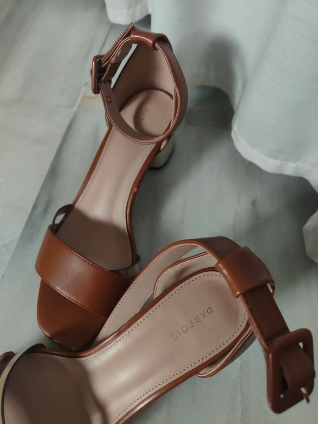 Sandalias marrones