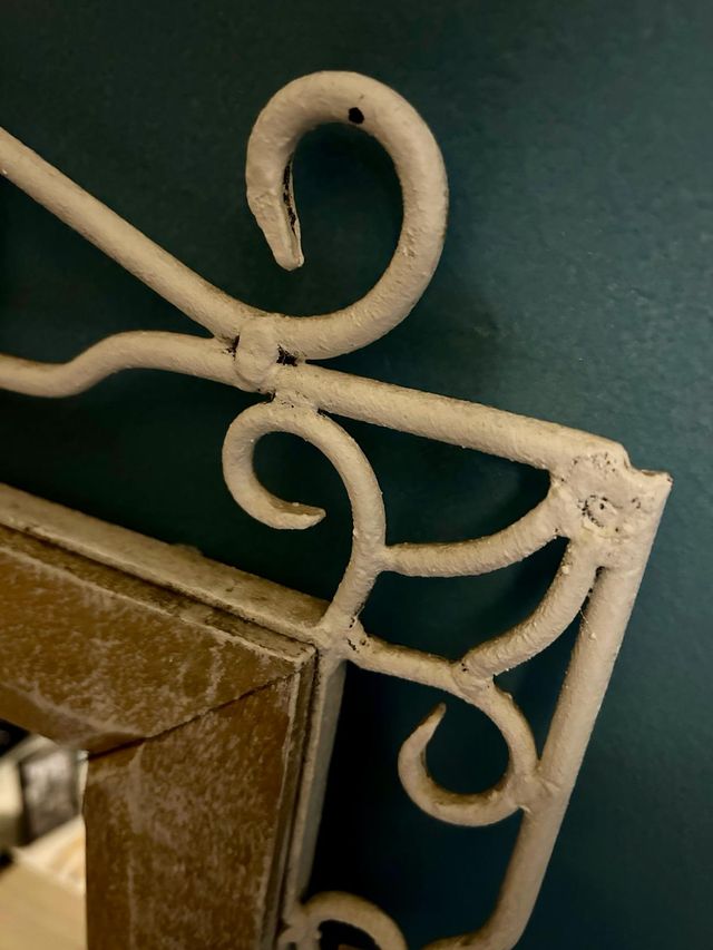 Specchio in ferro battuto e legno shabby