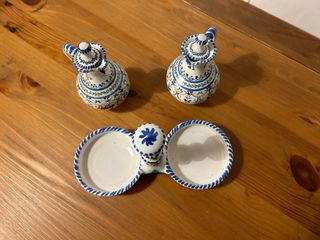 Vinagrera y aceitera ceramica sevillana