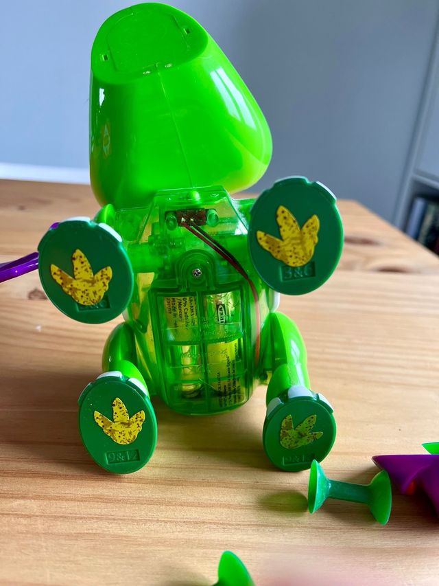 Built a bot. Dragón, dinosaurio.