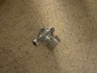 grifos de agua, y llaves de paso de gas varias