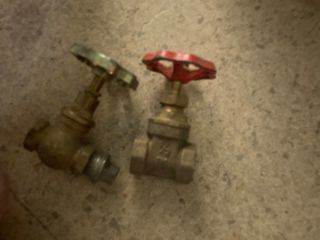 grifos de agua, y llaves de paso de gas varias
