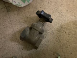 grifos de agua, y llaves de paso de gas varias