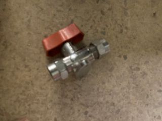 grifos de agua, y llaves de paso de gas varias