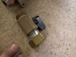 grifos de agua, y llaves de paso de gas varias