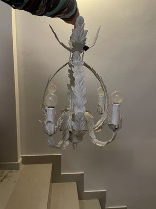 Vendo lampara de techo color blanco roto/decapado