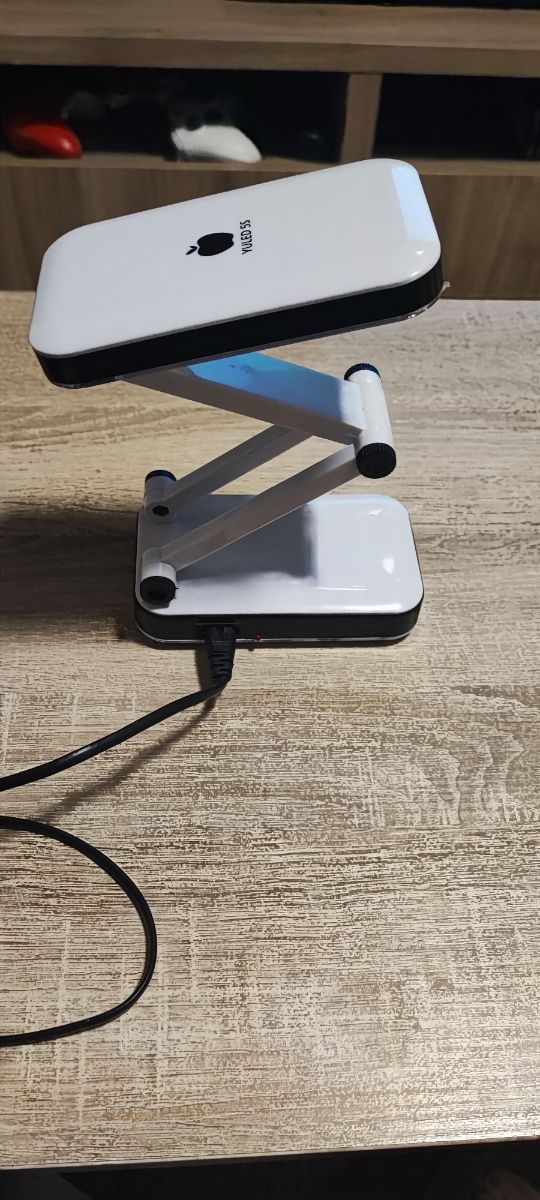 Lámpara portátil plegable