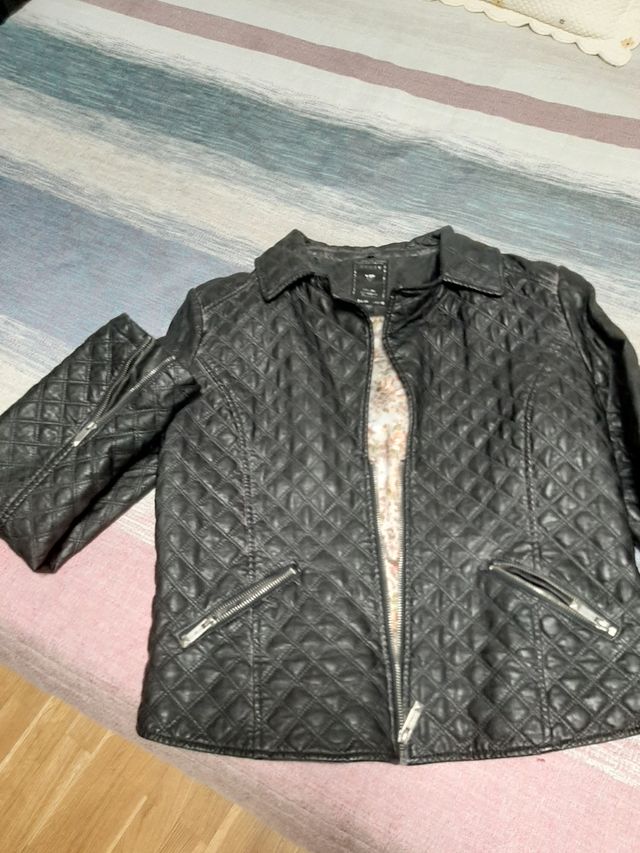 Chaqueta polipiel Guess