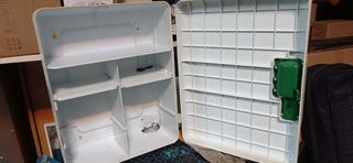 Botiquín,armario solo.