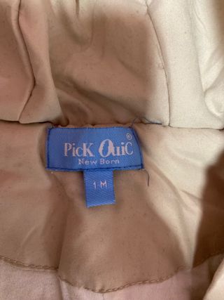 Buzo con capucha para bebé.